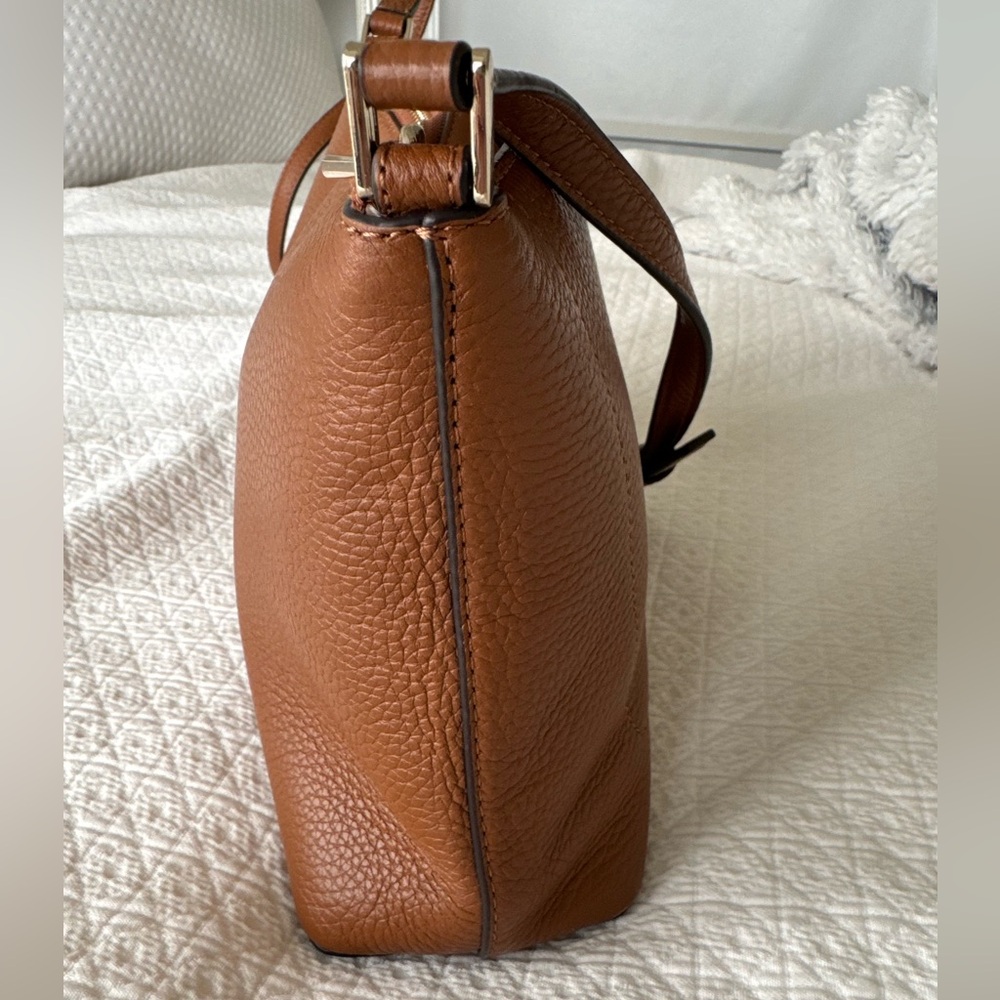 Kate Spade Harlow crossbody, brown pebbled leather, zipper closure, Int pockets - Picture 10 of 13